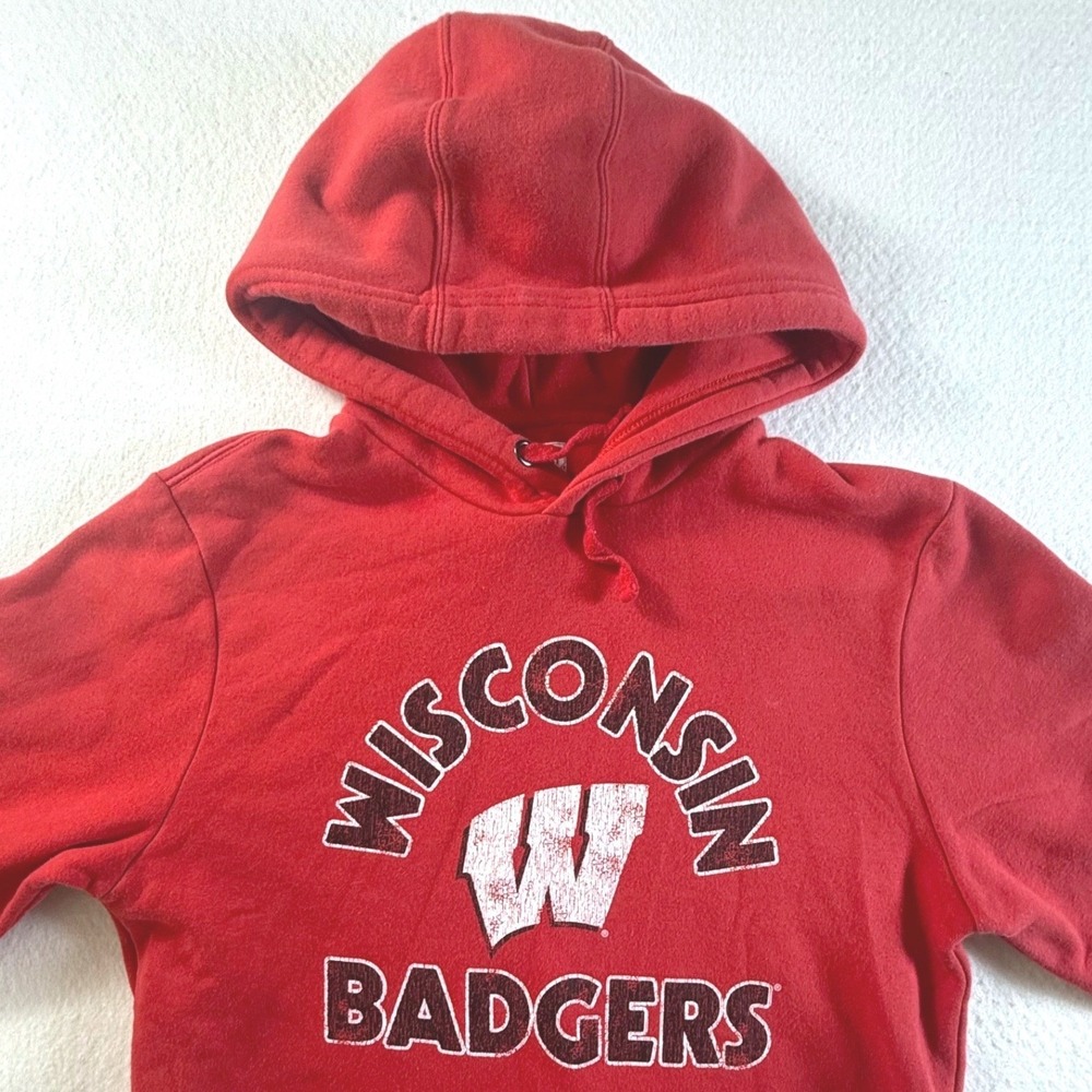 Wisconsin Badgers‎ Hoodie Mens Medium Red Distressed Graphic Pullover Box Seat
